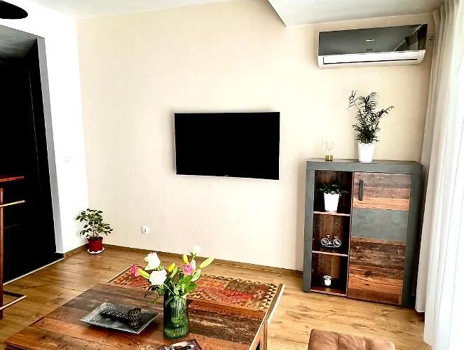 Apartment Wood Story - Modern 1br Near Center With Parking *