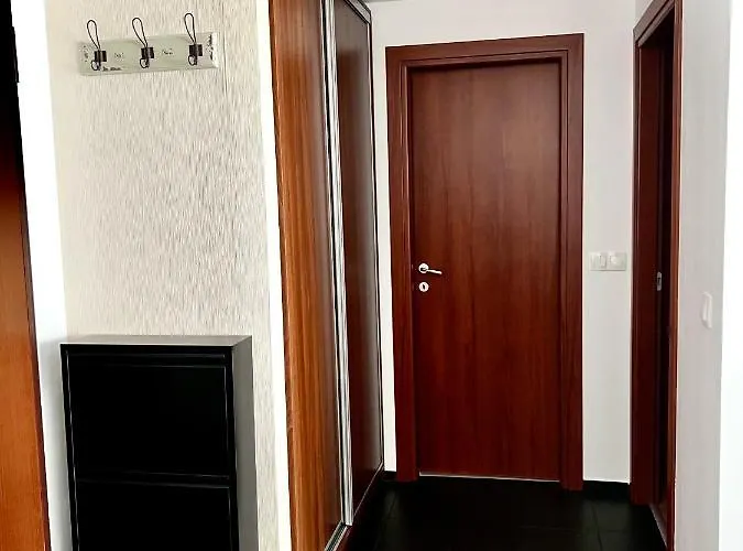 Wood Story - Modern 1br Near Center With Parking 아파트 *