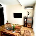 Apartamento Wood Story - Modern 1br Near Center With Parking *