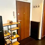 Apartamento Wood Story - Modern 1br Near Center With Parking