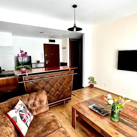 Wood Story - Modern 1br Near Center With Parking Lägenhet