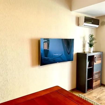 Apartment Wood Story - Modern 1br Near Center With Parking