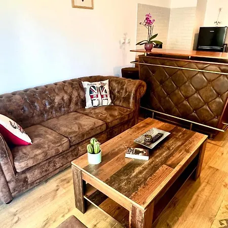 Wood Story - Modern 1br Near Center With Parking *