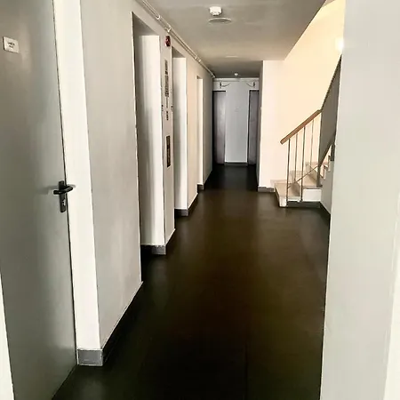 Lägenhet Wood Story - Modern 1br Near Center With Parking *