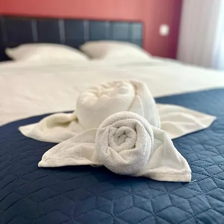 Wood Story - Modern 1br Near Center With Parking *