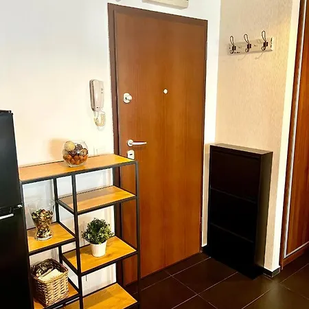 Appartamento Wood Story - Modern 1br Near Center With Parking