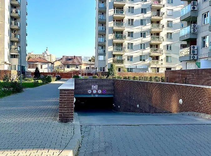 Lejlighed Wood Story - Modern 1br Near Center With Parking