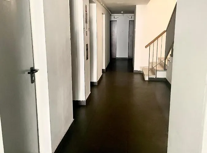 Lejlighed Wood Story - Modern 1br Near Center With Parking *