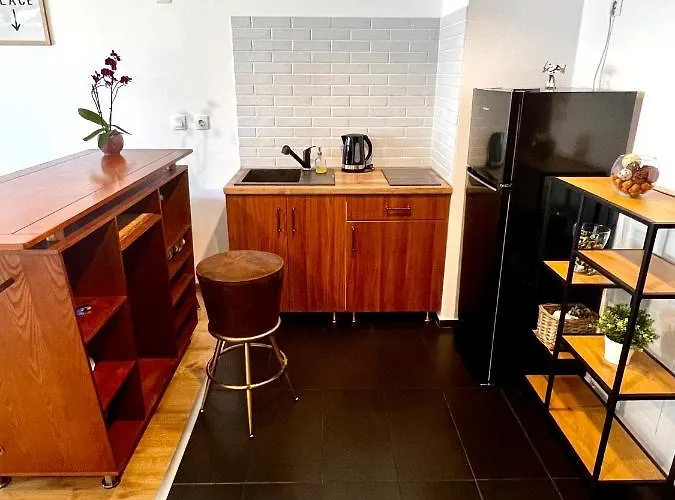 Wood Story - Modern 1br Near Center With Parking *