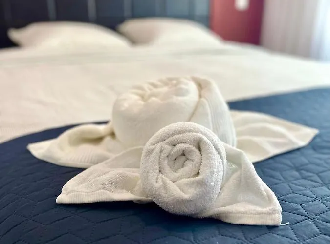 Wood Story - Modern 1br Near Center With Parking *