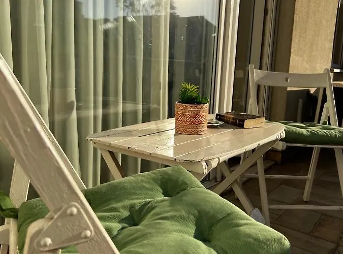 Lejlighed Wood Story - Modern 1br Near Center With Parking *