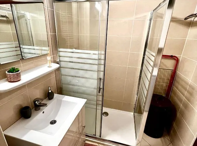 Wood Story - Modern 1br Near Center With Parking *