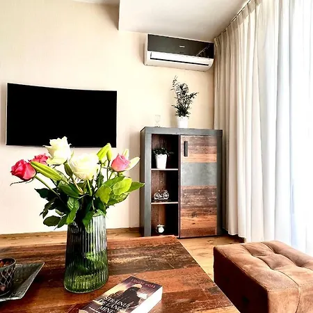 Apartment Wood Story - Modern 1br Near Center With Parking