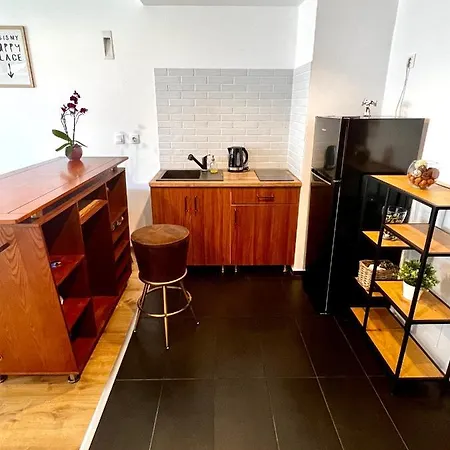 Wood Story - Modern 1br Near Center With Parking *