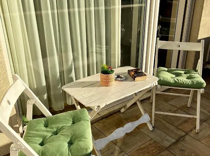 Apartmán Wood Story - Modern 1br Near Center With Parking *