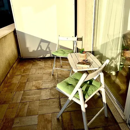 Wood Story - Modern 1br Near Center With Parking *