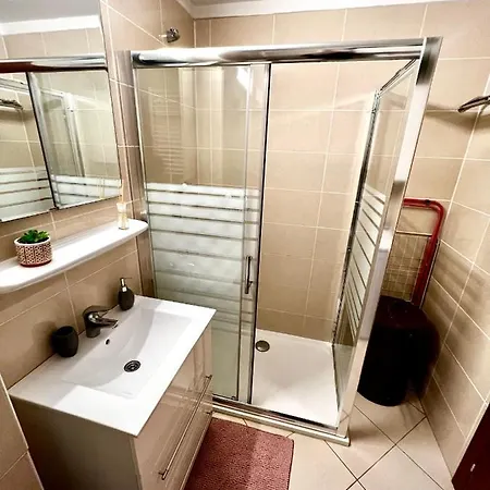 Wood Story - Modern 1br Near Center With Parking *